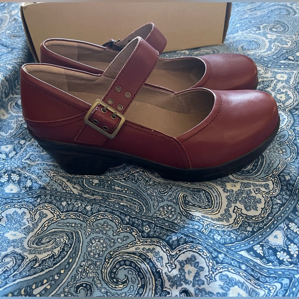 NWT Sanita Danish Clog Nyla Bordeaux buckle size 40